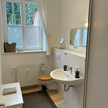 Direkt An Der Schelfkirche Apartment *